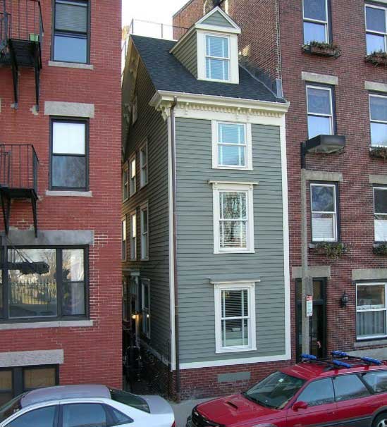 新しい記事: 歴史ある古い街ボストンは「のろいや恨み」のエピソードタウン？名物のスキニーハウスが売却